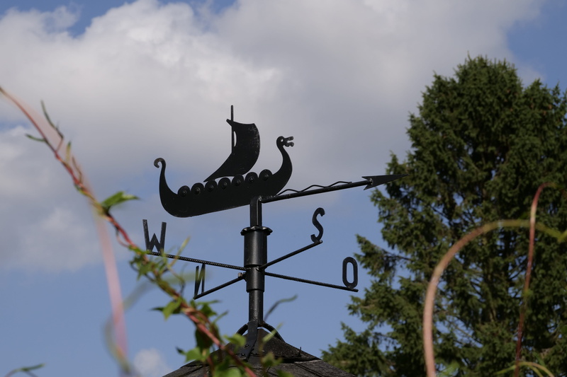 no people, cloud - sky, metal, sky, 5K, low angle view, day, arrow symbol, vikings boat, bird, animal representation, animal themes, representation, growth