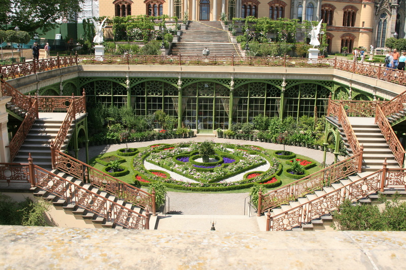 building, tourist attraction, architecture, schwerin, historically, high angle view, residential district, outdoors, front or back yard, park, castle garden