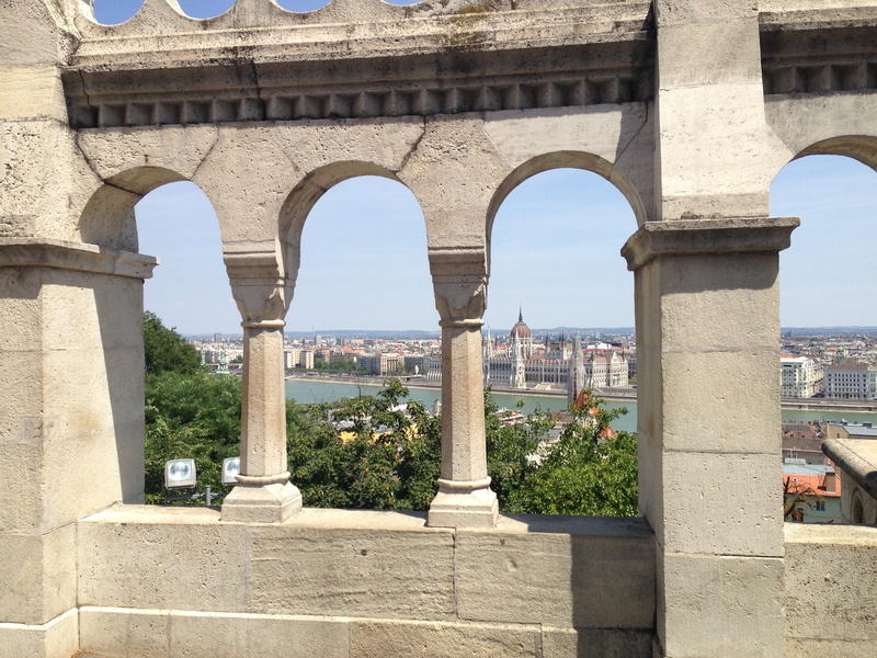 city, capital, outdoors, colonnade, Hungary, plant, castle area, the past, travel destinations, FishermenS Bastion, parliament, buda, no people, arch, building