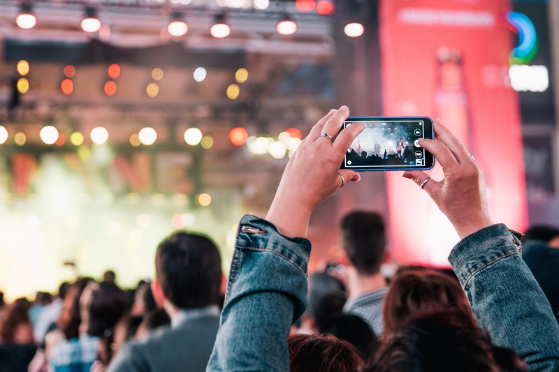 4K, performance, people, Entertainment, arts culture and entertainment, technology, group of people, photo messaging, mobile phone, hand, communication