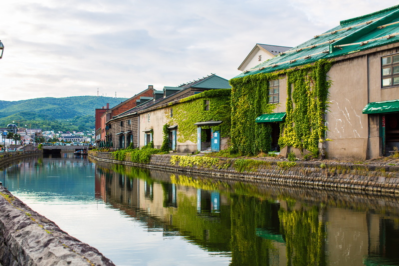 day, city, building exterior, nature, 5K, cloud - sky, architecture, sky, house, residential district, outdoors, river, built structure, reflection, waters