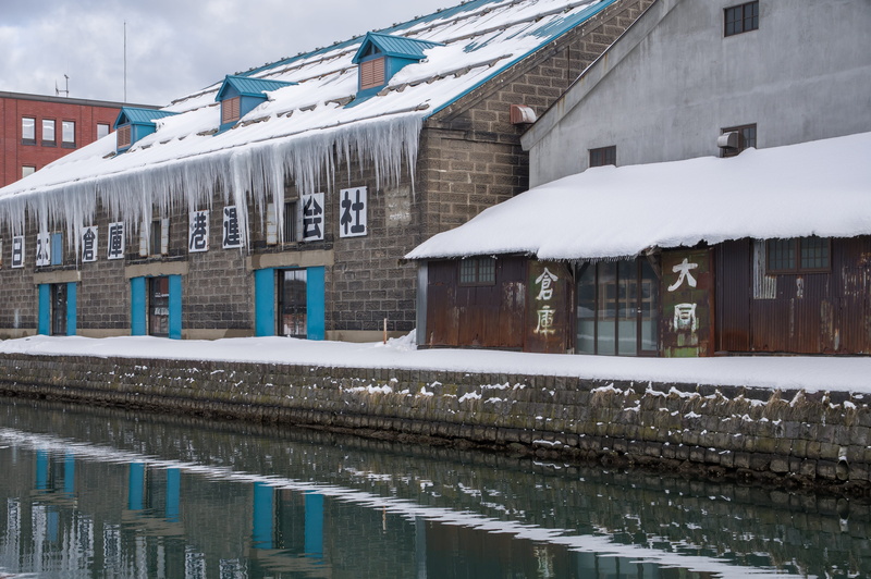 warehouses, outdoors, water, snow, day, house, 5K, frozen, otaru, reflection, architecture, snowing, cold temperature, canal, built structure, frost, japan