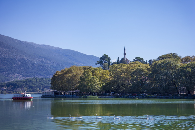 clean, tree, 5K, reflection, mosque, outdoors, plant, day, water, architecture, no people, summer, clear sky, sky, plane trees, mode of transportation