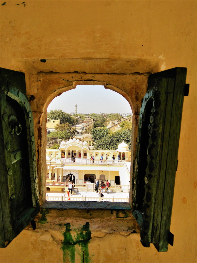 the past, palaces, nature, art, 2K, india, sky, hawa mahal, building exterior, group of people, mode of transportation, arch, women, window, old, architecture
