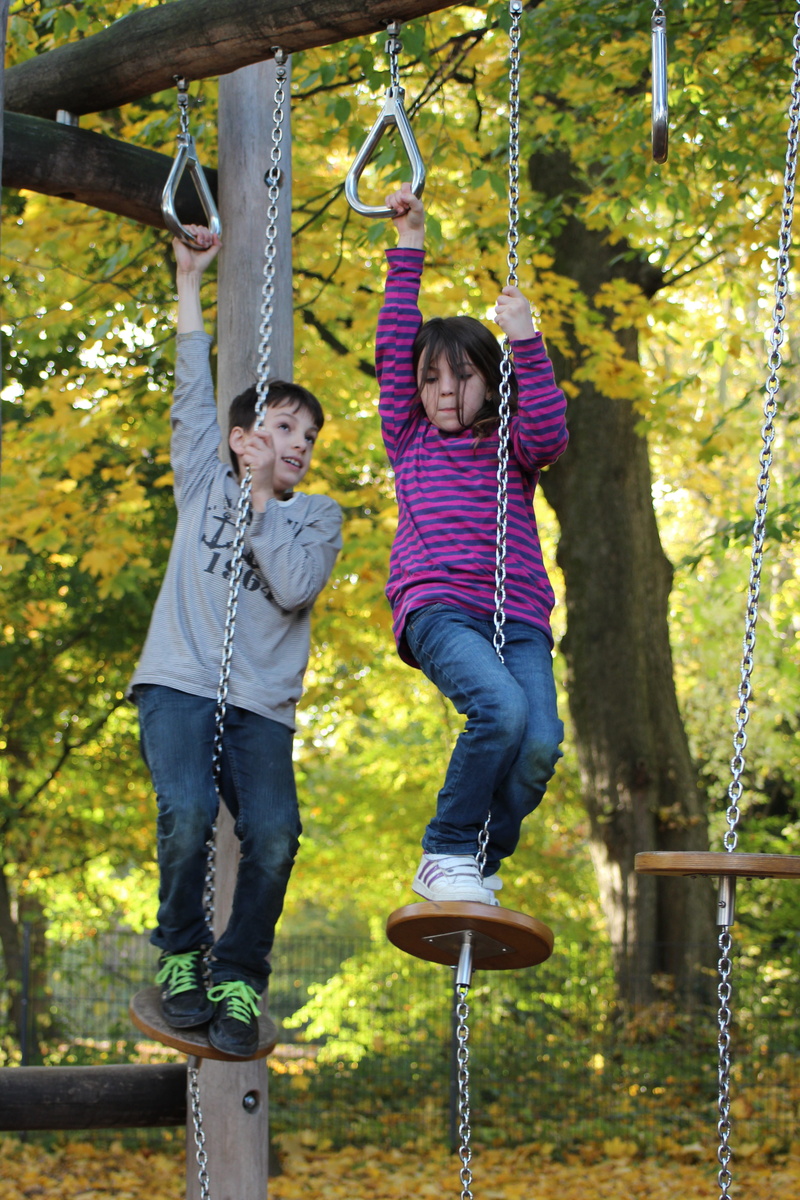 two people, girl, girls, break, detention, hair, outdoors, playing, boys, togetherness, casual clothing, green, positive emotion, boy, males, family, innocence
