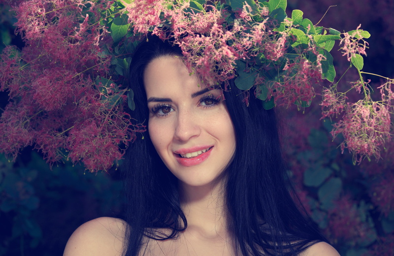 women, brunette, Lola Marron, teen, brown eyes, 5K, flowers