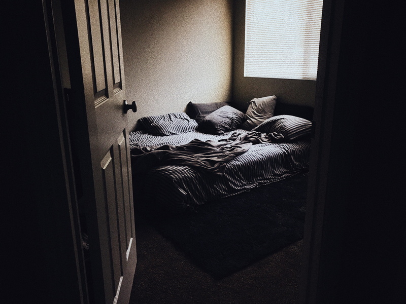 bedroom, domestic room, 4K, no people, pillow, home interior, day, building, sheet, bed, curtain, indoors, cozy, house, linen, window, entrance, furniture