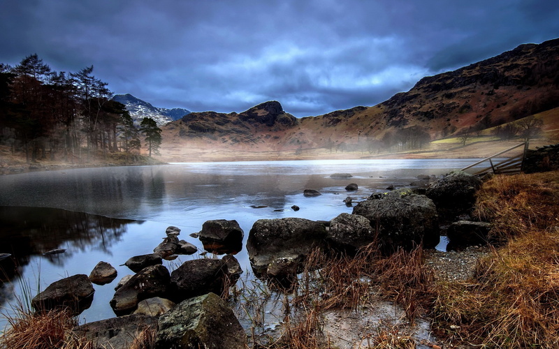 surrounded, Forest, 2K, Autumn, water, mountains, Rocks, body, Hills, photo, Lake