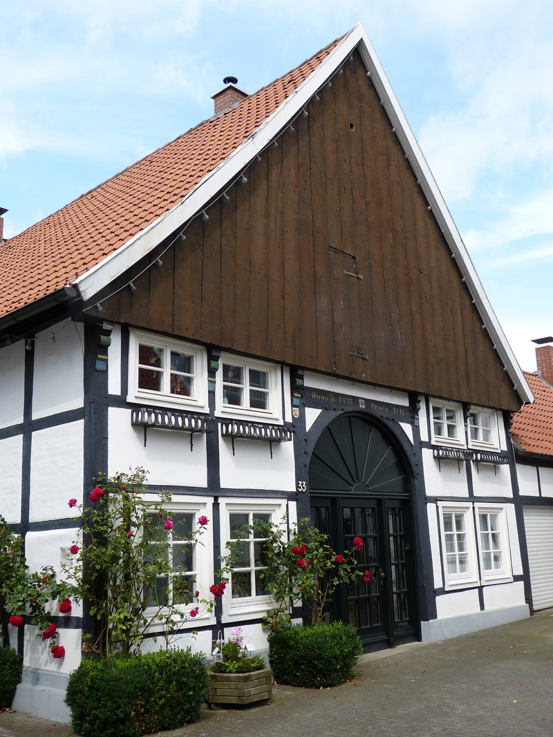text, architecture, garage, building, house, north rhine westphalia, plant, residential district, building exterior, goal, no people, roof, input, germany