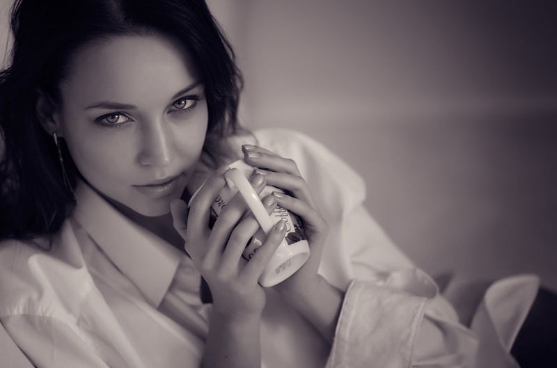 portrait, photo, lifestyles, headshot, beauty, holding, looking at camera, young adult, focus on foreground, Angelina Petrova, real people, women, drinking