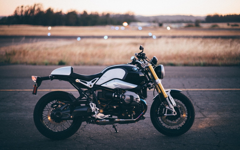 light, BMW, grass, runway, bokeh, mountains, wheels, 2K, horizon, engine