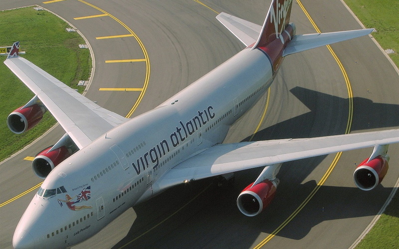 aircraft wing, engine, transportation, landing - touching down, outdoors, 1080P, aerospace industry, airplane, text, commercial airplane, airport, western script