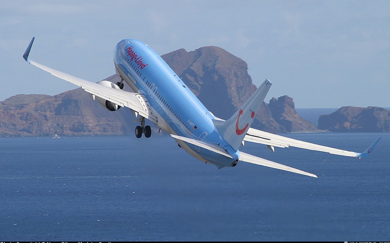aircraft wing, outdoors, transportation, mountain range, mountain, travel, flying, day, air vehicle, commercial airplane, sky, piloting, passenger aircraft