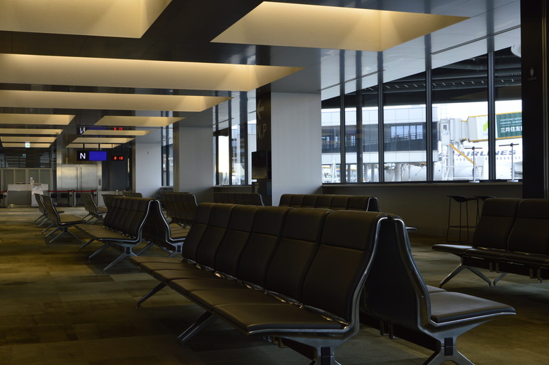 window, 5K, lobby, waiting room, furniture, architecture, contemporary, empty, ceiling, chair, day, airport, table, airport departure area, seat, glass - material