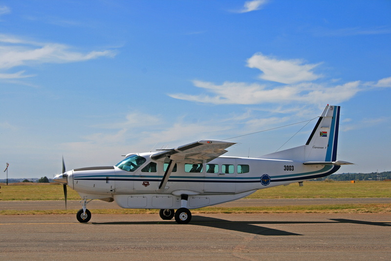 cloud - sky, caravan, side view, tarmac, private airplane, corporate jet, transportation, travel, business travel, mode of transportation, road, airport