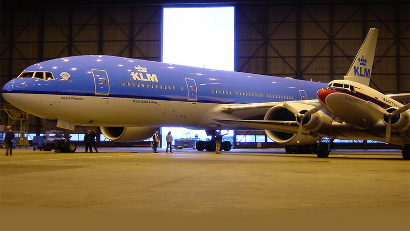 wings, 777, Boeing, hangar, engine, 1080P, the plane, people, Passenger, 300, KLM, AirFrance, turbine
