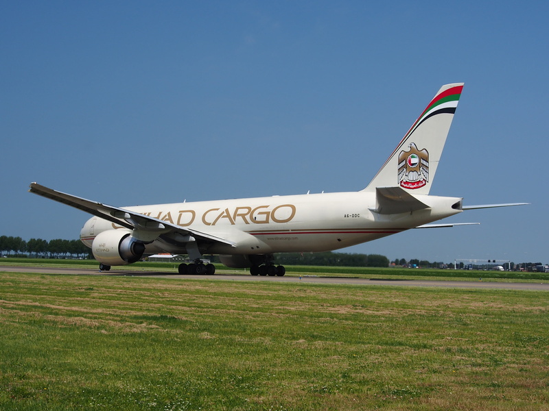 schiphol, mode of transportation, jet, 4K, airplane, nature, landing - touching down, clear sky, air vehicle, aircraft, cargo, day, aerospace industry