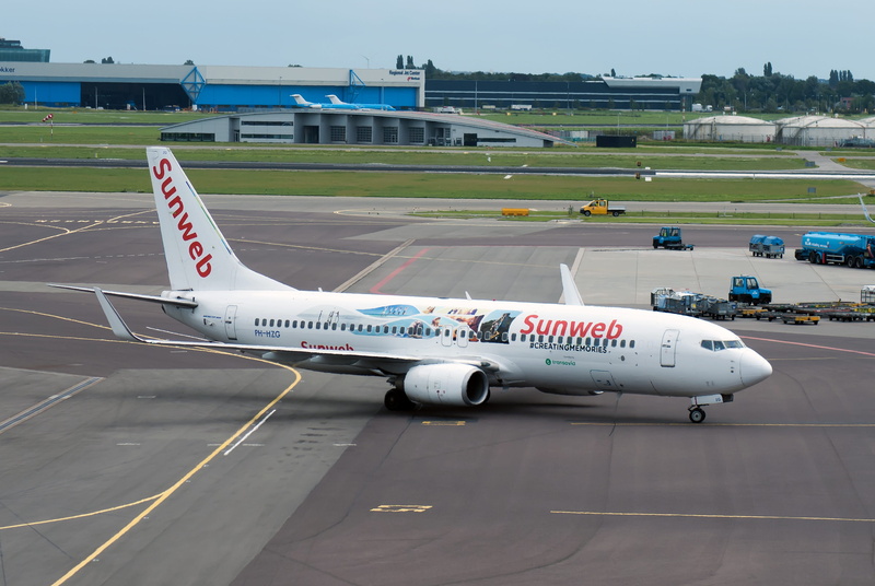airport, day, road, runway, engine, leaving, stationary, sky, airline, standing, outdoors, waiting, side view, schiphol, transportation, arrival, airplane