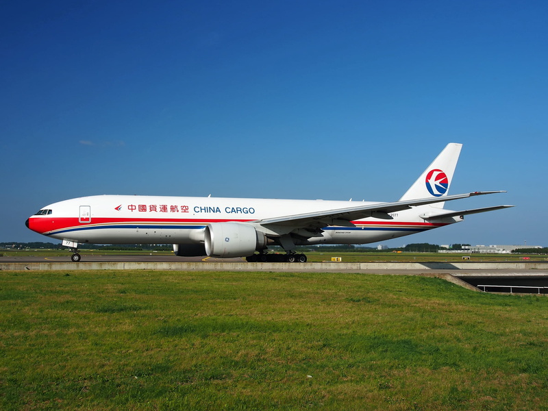 airport, flying, commercial airplane, tarmac, sky, jet, grass, airport runway, day, nature, copy space, air vehicle, on the move, aerospace industry, outdoors