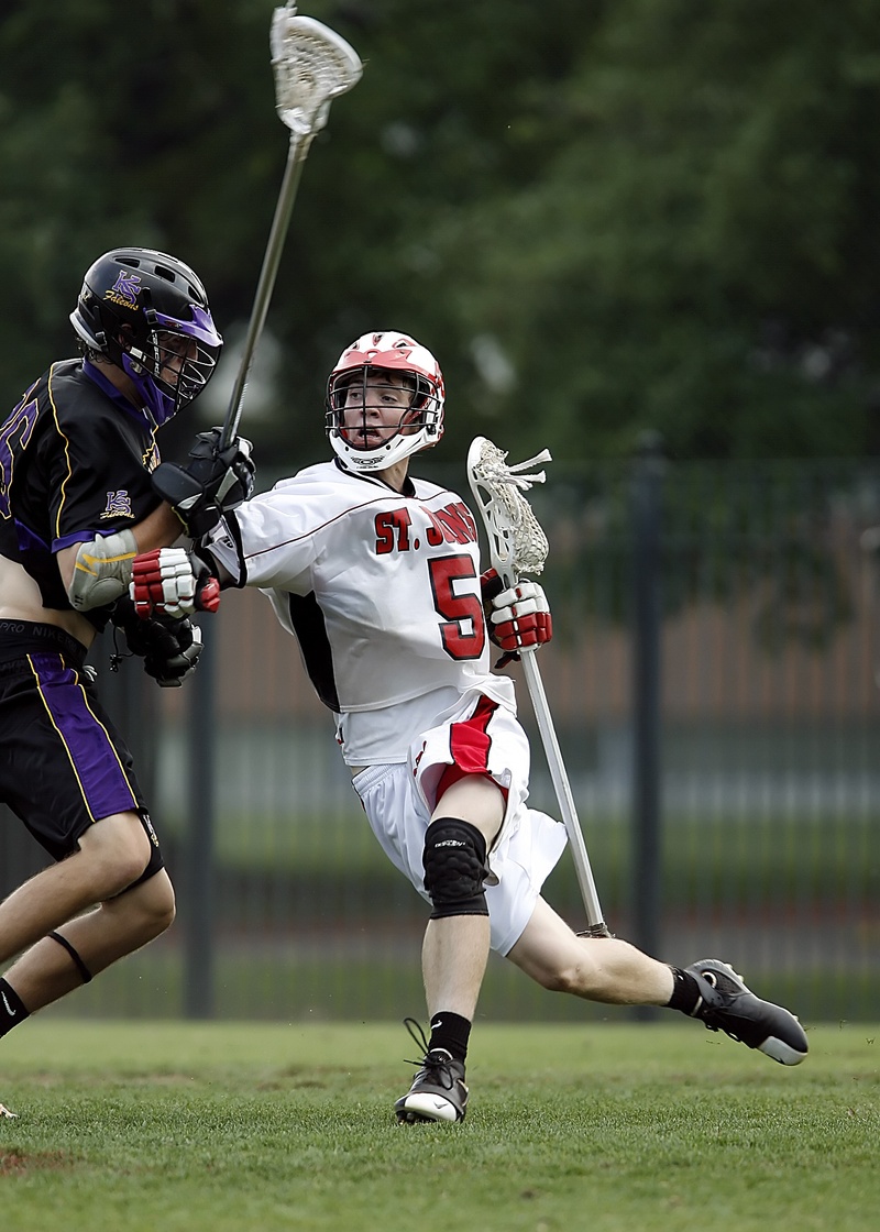 game, real people, high school, player, nature, security, helmet, confrontation, focus on foreground, full length, men, headwear, holding, sport, playing