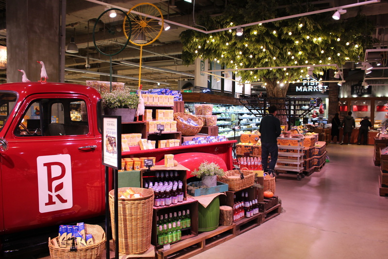 buying, large group of objects, healthy eating, small business, architecture, consumerism, sleeve, incidental people, illuminated, communication, food