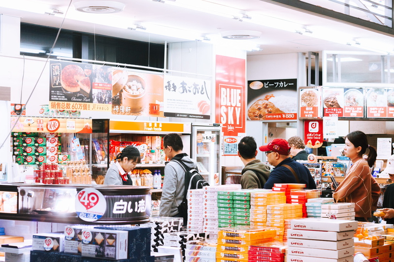 choice, customer, japanese foods, indoors, japanese characters, japanese goods, group of people, people, women, adult, small business, narita international airport