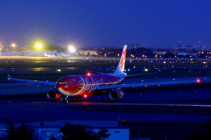 1080P, airport runway, blue, Airbus, mode of transportation, illuminated, gray, The plane, cityscape, airport, dusk, transportation, outdoors, red, architecture