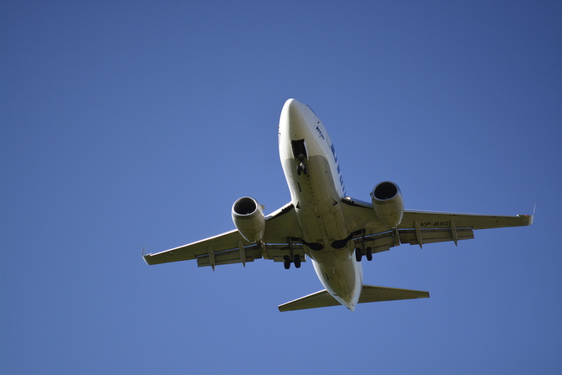 clear sky, low angle view, commercial airplane, 5K, airplane, no people, sky, mode of transportation, outdoors, aerospace industry, holiday, domodedovo
