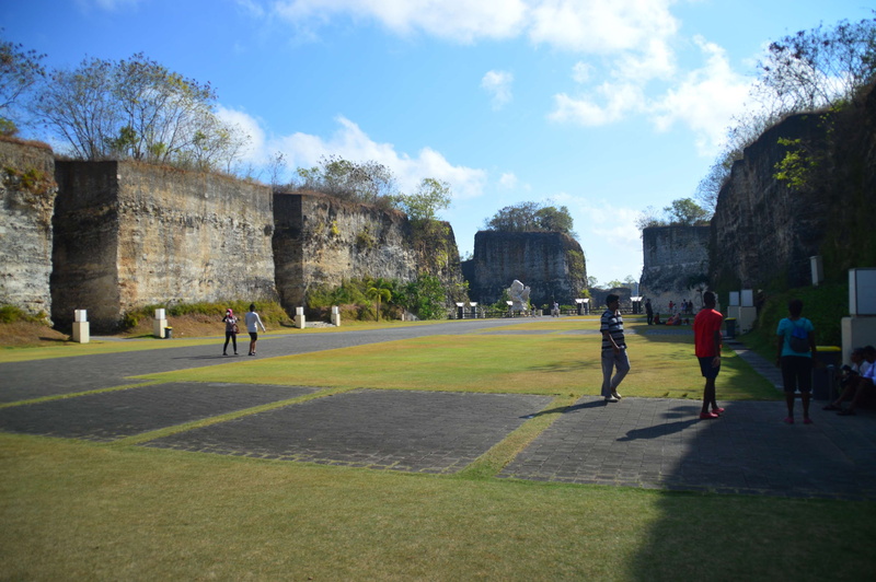 garuda wisnu kencana, grass, visit, people, group of people, sky, 4K, real people, plant, lifestyles, building exterior, leisure activity, outdoors, built structure