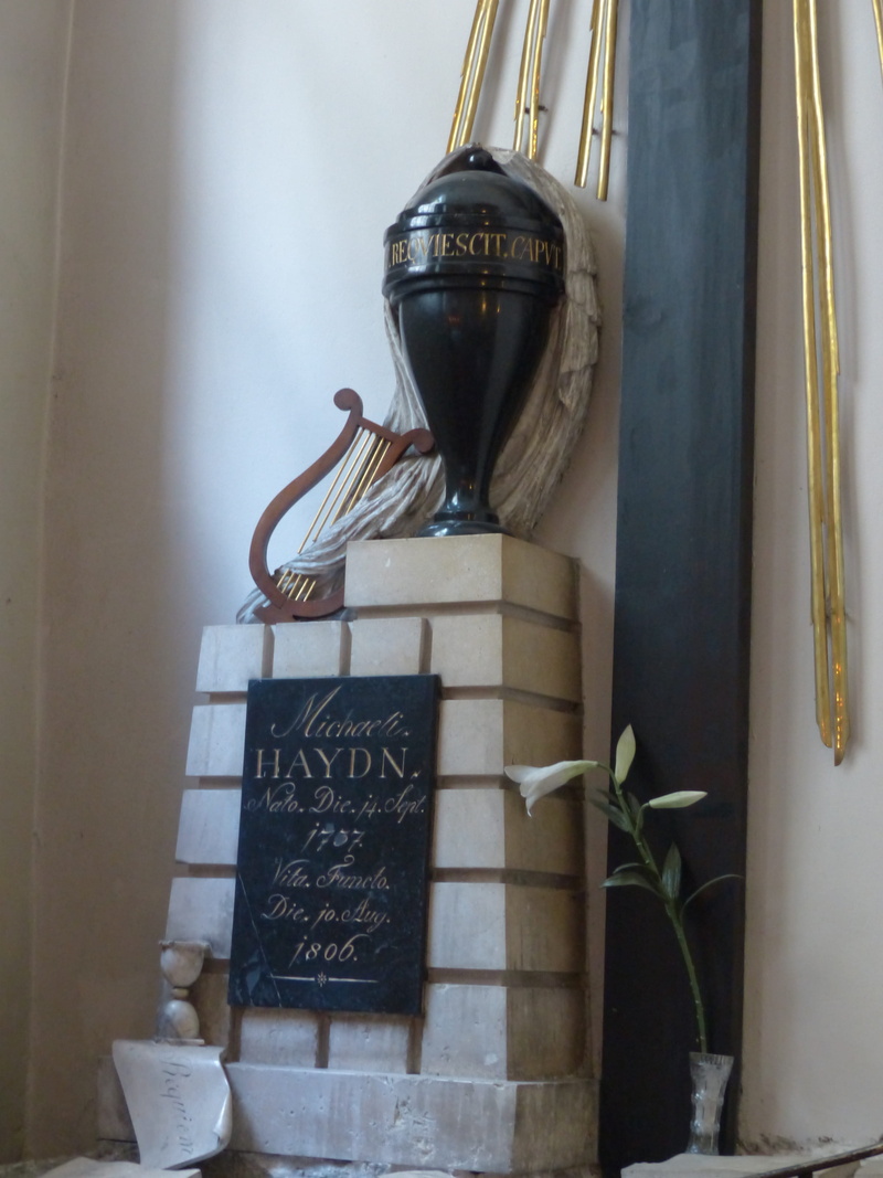 architecture, hanging, composer, 4K, day, text, salzburg, Urn, table, grave, no people, church, container, still life, Tomb, communication, coathanger