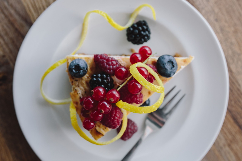 blackberry, garnish, red currant, table, baked pastry item, cake, meal, pie, breakfast, Currants, yogurt, indoors, healthy Eating, freshness, blackberry - fruit