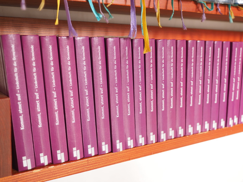 variation, multi colored, arrangement, shelf, no people, hanging, 4K, close-up, hymns, pattern, sing, wood - material, songs, church, books, purple, large group of objects