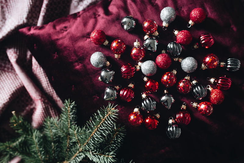 christmas tree, christmas decoration, ornaments, berry fruit, elegant, christmas, healthy eating, food and drink, burgundy, decoration, decorations, celebration