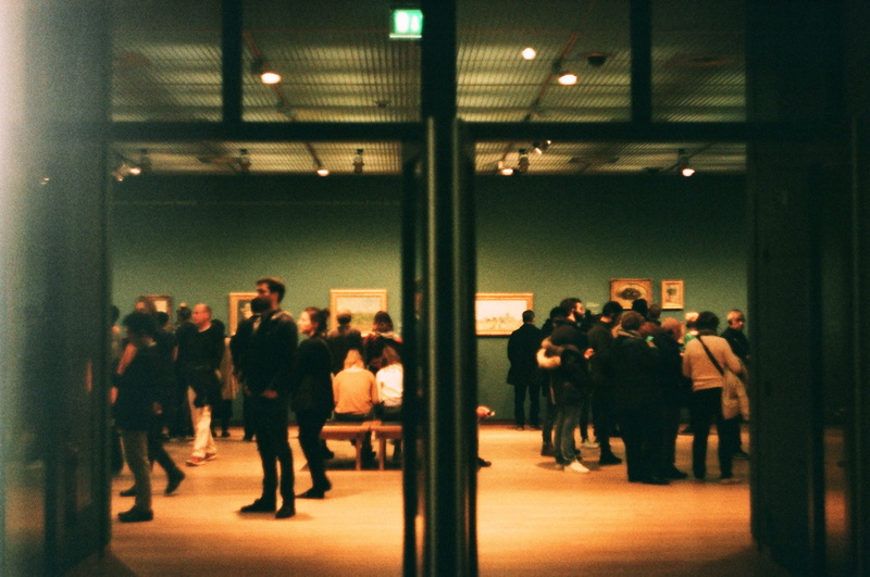 indoors, netherland, crowd, vangogh, transportation, lifestyles, museum, real people, waiting, standing, entrance, brown, zenit ttl, art, hall, travel