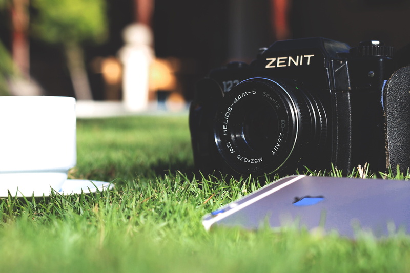 travel, park, focus, computer, 2K, lens, blurred background, black, text, plant, photographic equipment, accessories, camera, shallow, photography themes
