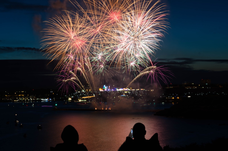 woosh, reflection, firework display, exploding, architecture, color, night, photo, new year, plymouth, cityscape, taking, fireworks, person, bright, seaside