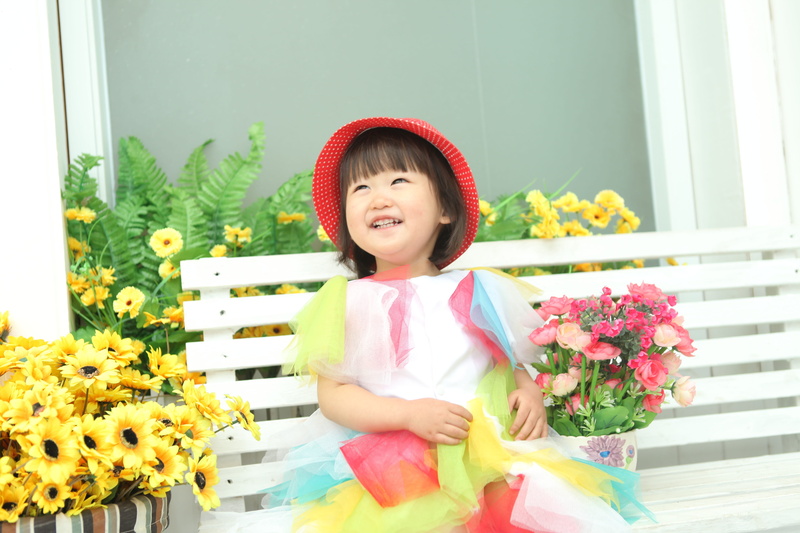 nature, one Person, cute, looking, flower head, 5K, people, family, child, plant, girl, front view, flowers, hat, color Image, outdoors, flower, cheerful