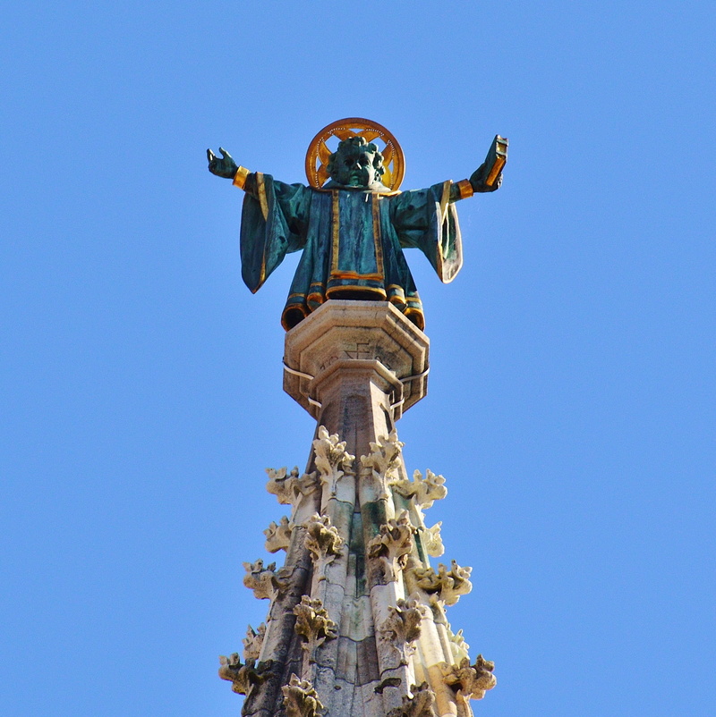 sculpture, religion, travel destinations, no people, marienplatz, munich, sky, spire, female likeness, 2K, outdoors, blue, statue, clear sky, town hall