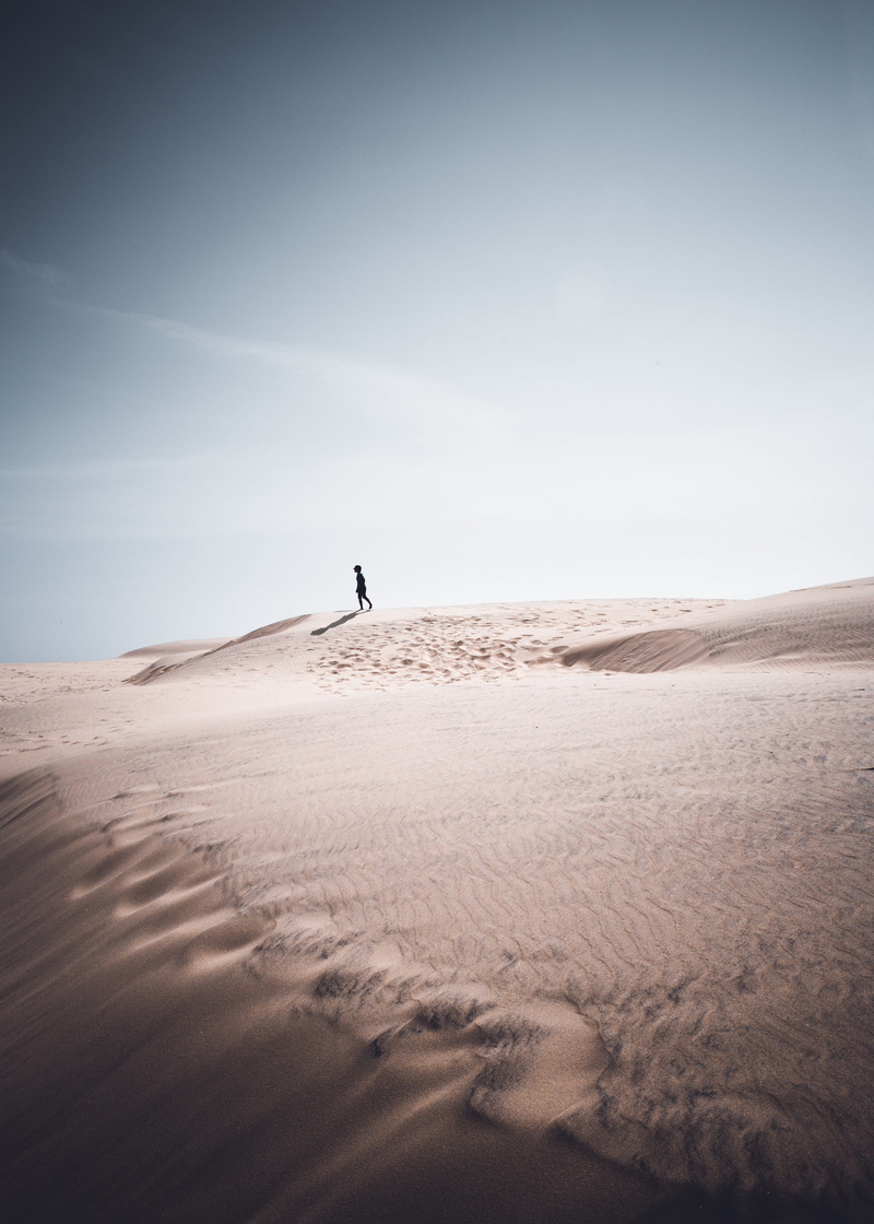 5K, dry, desolate, tranquility, beauty in nature, non-urban scene, sand, sky, man, vignette, blue skie, shadow, climate, environment, lost, hd, hot, heat