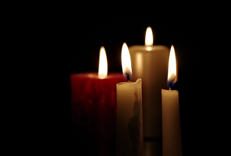 burning, flame, the darkness, heat - temperature, wax, advent, fire, glow, candle, light - natural phenomenon, studio shot, the flame, to clear, close-up