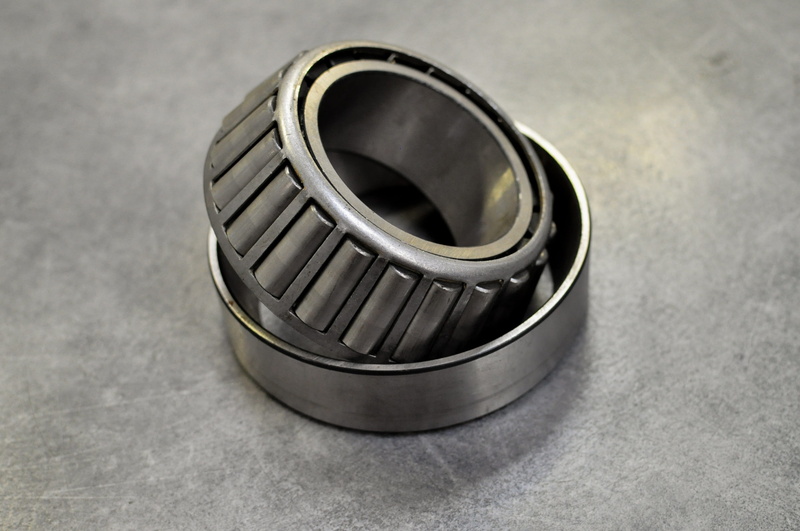 copy space, maintenance, 2K, shape, gray background, steel, bearings zaopatrzenie24, bearing, no people, circle, gray, two objects, ring, jewelry, table