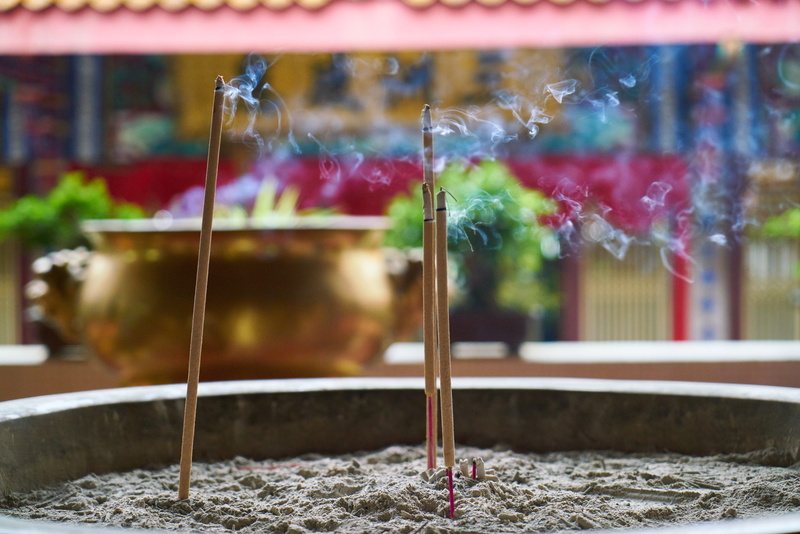 photography, worship, focus on foreground, flame, focus, chopstick, burn, burnt, peace, motion, meditation, smoke, deans, outdoors, close-up, light, on