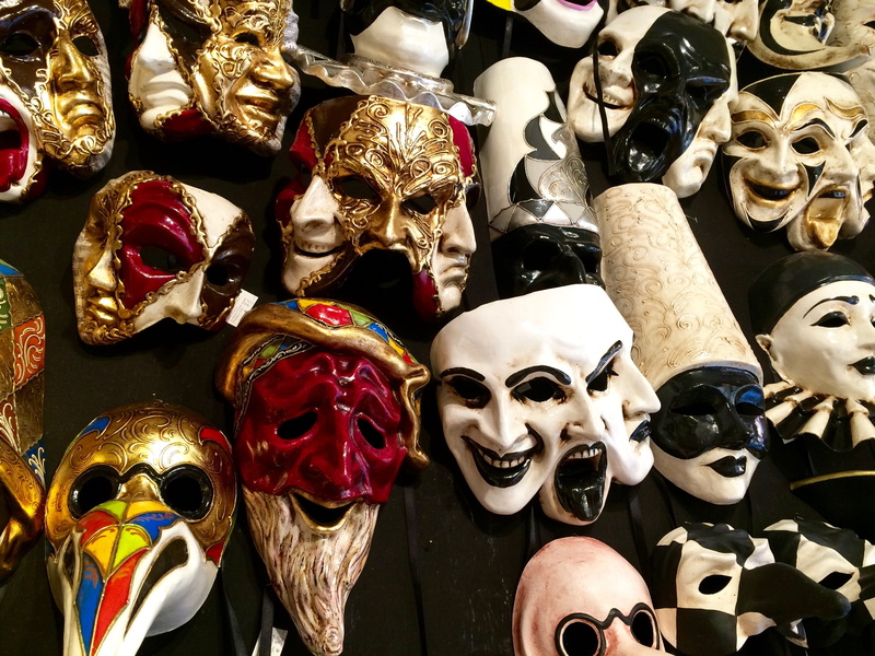 sale, mounted, outdoors, choice, party - social event, human skull, for sale, store, large group of objects, order, retail display, Venice, still life