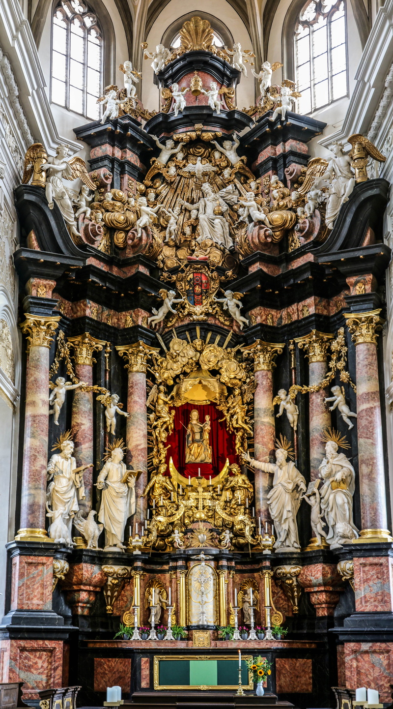 indoors, low angle view, belief, altar, spirituality, built structure, statue, art and craft, no people, human representation, sculpture, faith, baroque