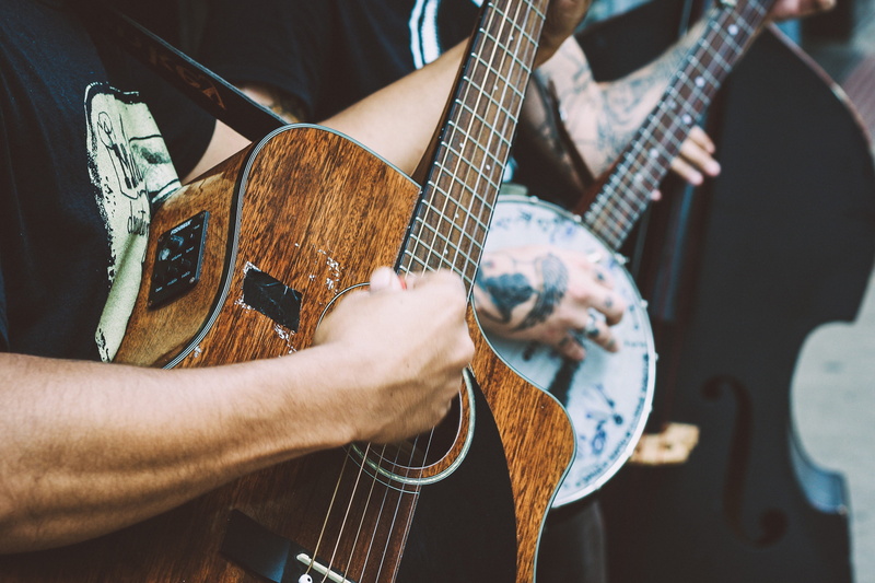 holding, one person, stringed instrument, photo, bass guitar, musical instrument string, playing, entertainment occupation, strumming, acoustic guitar