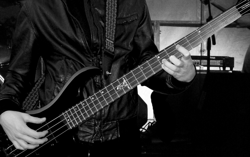 men, midsection, musical instrument, electric bass, rock, electric guitar, 1080P, string instrument, playing, string, one person, concert, nightlife, performance