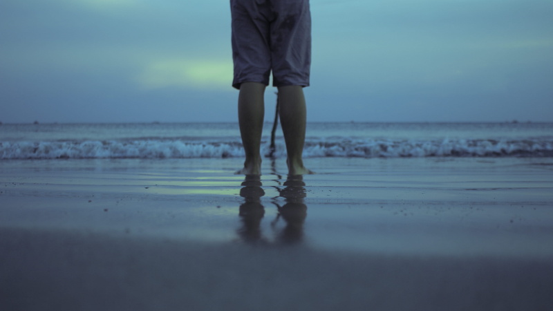 low section, horizon over water, human foot, leisure activity, human leg, ujung kulon, hope, pantai, fotografi, waiting, body part, sky, cinematography
