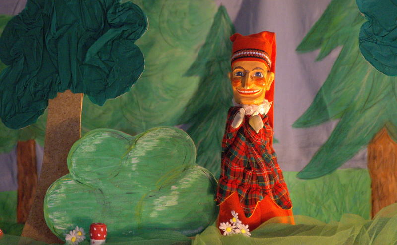 hand puppet, adult, representation, statue, doll, sculpture, play, nature, 4K, kasper, clothing, stage, leaf, art and craft, male likeness, decoration