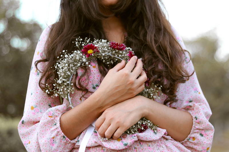 photography, hands, hairstyle, female, woman, curlyhair, 5K, floral pattern, outdoors, headband, beautiful woman, flowering plant, hand, white, wavy hair