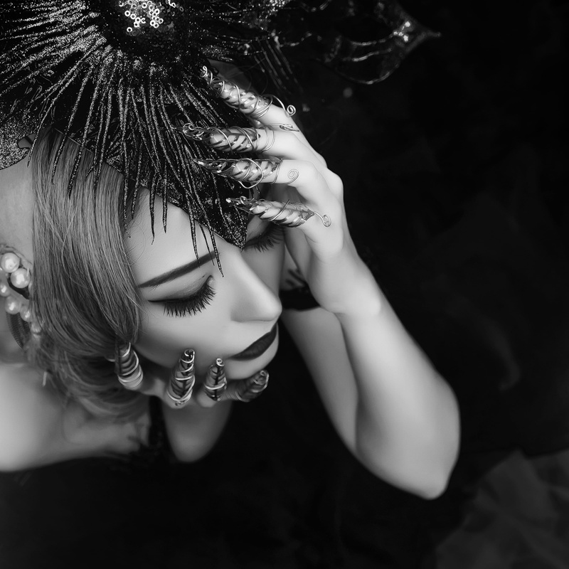 lifestyles, black and white, focus on foreground, indoors, face, human face, beautiful, bangs, woman, grayscale, leisure activity, pose, holding, girl